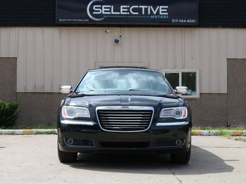 Used 2011 Chrysler 300 C AWD/4WD image 2