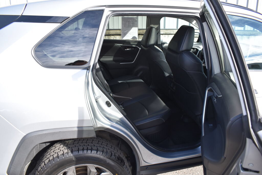 Certified 2022 Toyota RAV4 XLE Premium AWD/4WD image 23