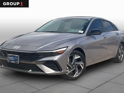 Certified 2025 Hyundai Elantra Sport FWD image 1
