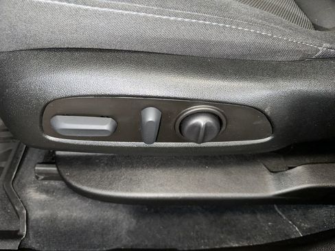 Certified 2023 Chevrolet Traverse LT image 6