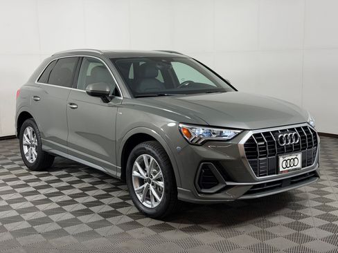 Used 2023 Audi Q3 2.0T Premium Plus w/ Premium Plus Package AWD/4WD image 7