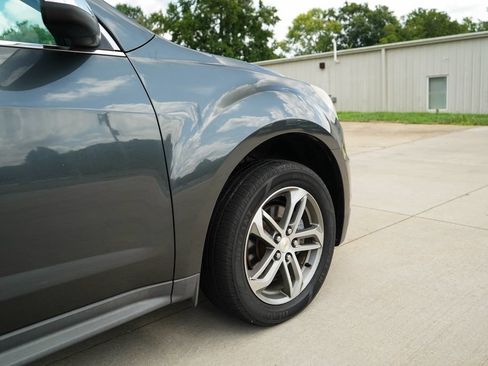 Used 2017 Chevrolet Equinox Premier w/ Enhanced Convenience Package AWD/4WD image 19