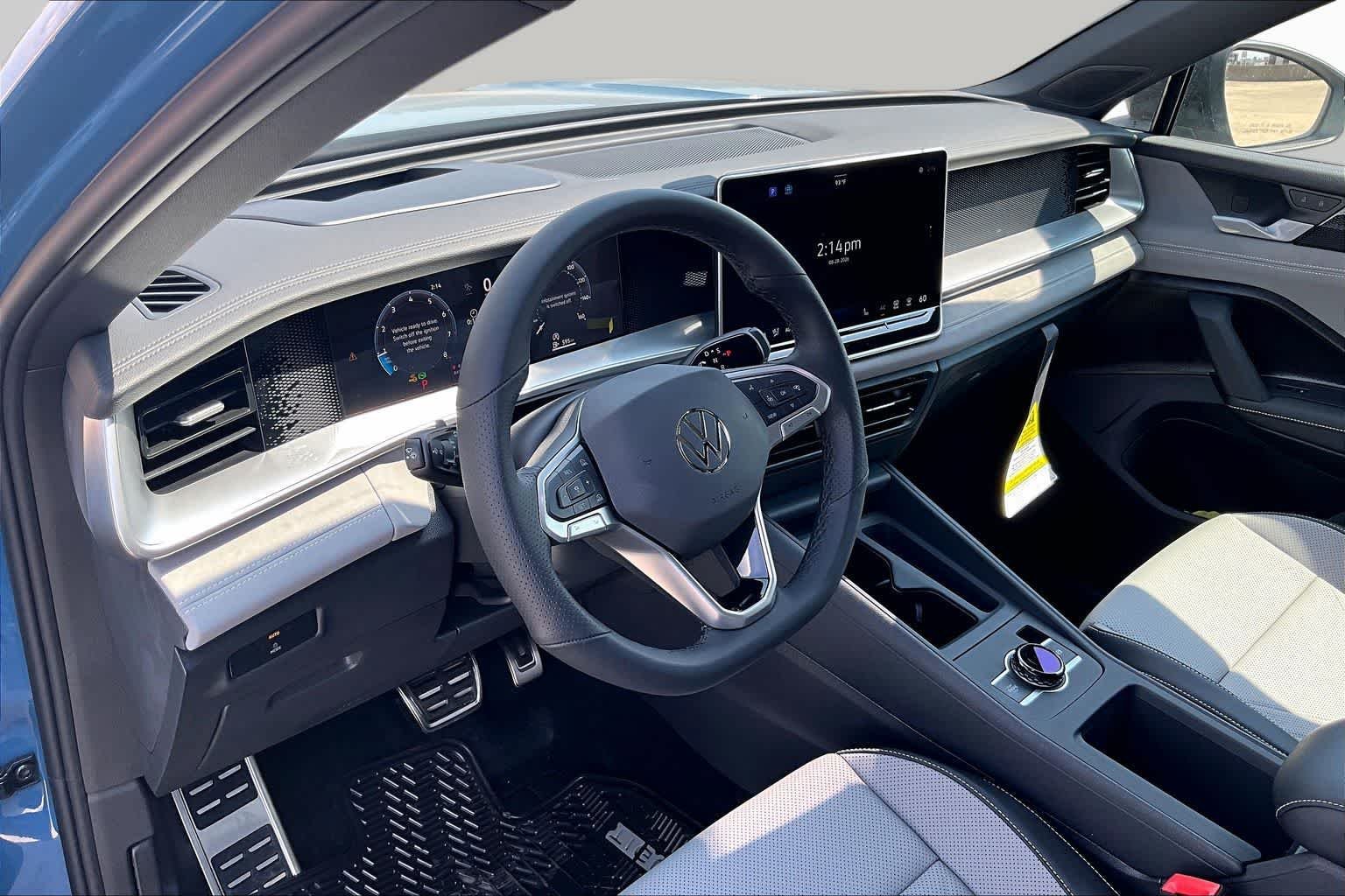 New 2026 Volkswagen Tiguan SE R-Line FWD image 8