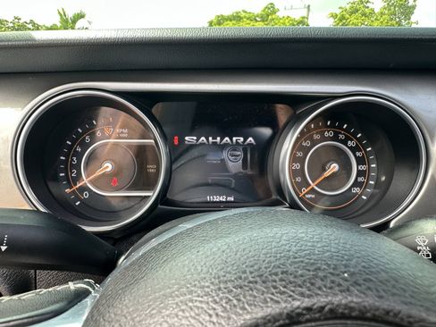 Used 2019 Jeep Wrangler Unlimited Sahara w/ LED Lighting Group AWD/4WD image 22