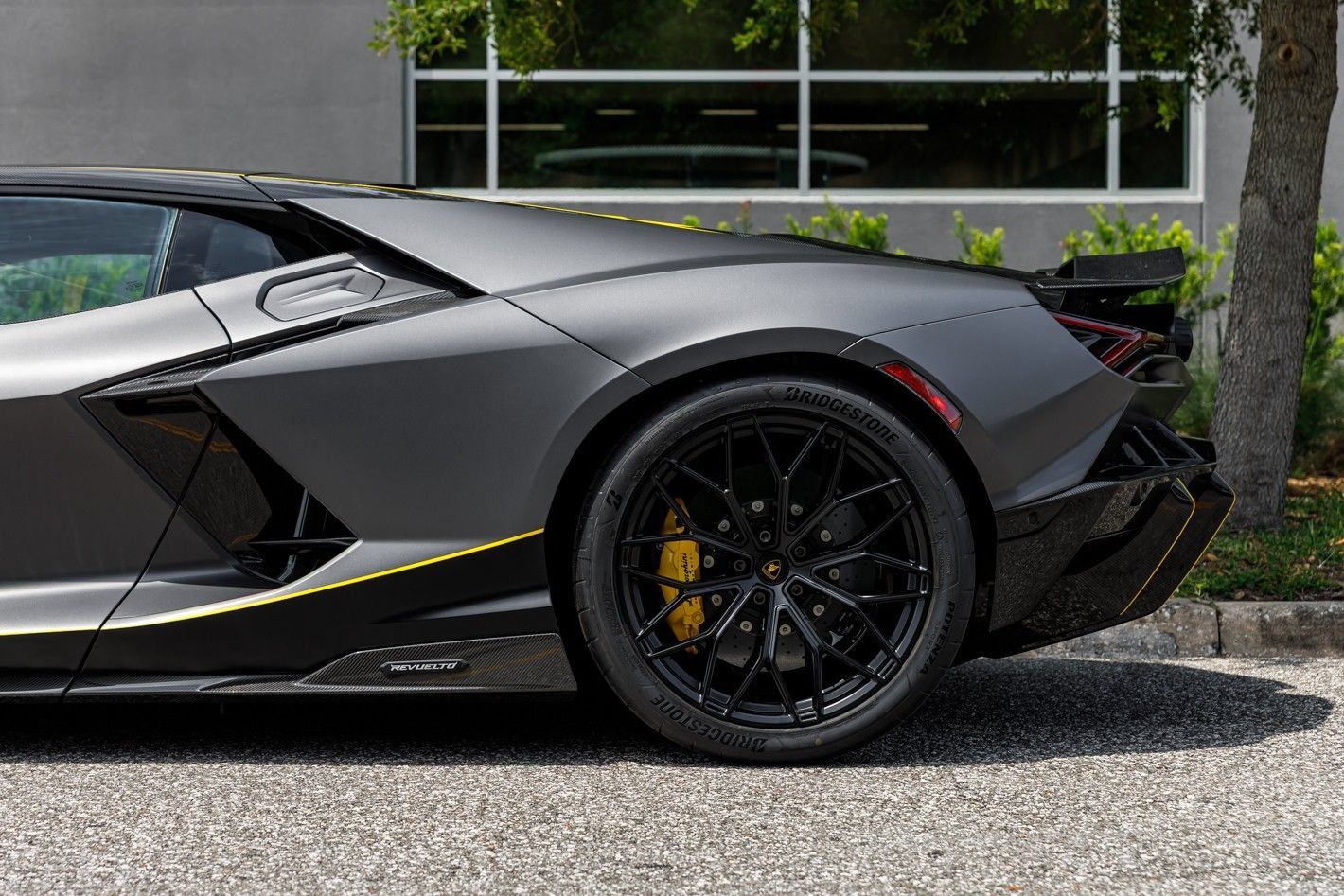 Used 2025 Lamborghini Revuelto AWD/4WD image 34