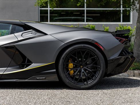 Used 2025 Lamborghini Revuelto AWD/4WD image 34