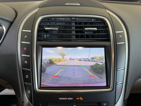 Used 2019 Lincoln Nautilus Select FWD image 17