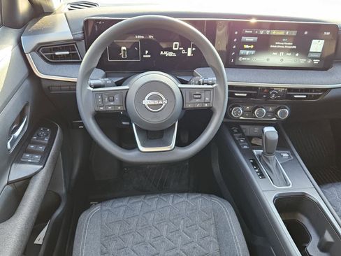 Used 2025 Nissan Kicks SV image 5