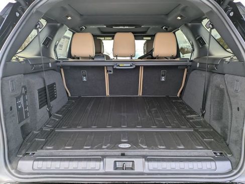 New 2026 Land Rover Discovery Limited Edition image 16