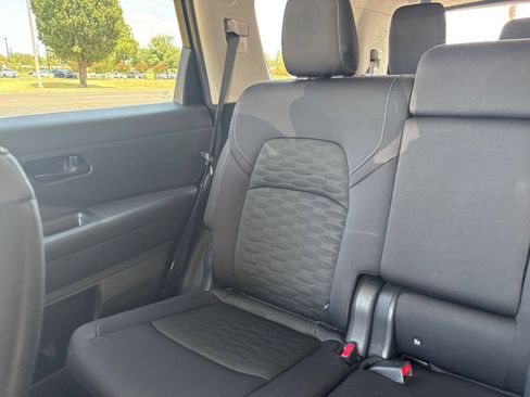 Used 2025 Nissan Pathfinder SV AWD/4WD image 42
