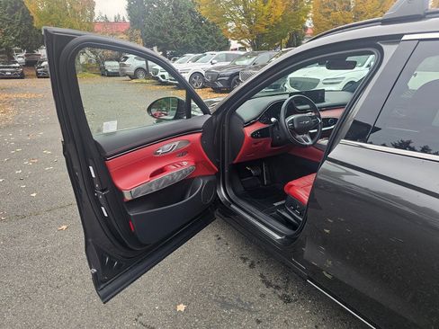 Certified 2025 Genesis GV70 3.5T Sport w/ Sport Advanced Package image 20