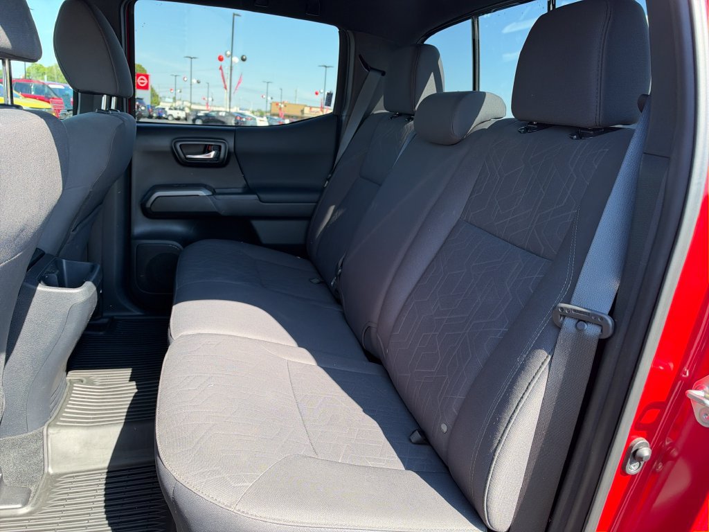 Used 2019 Toyota Tacoma TRD Sport AWD/4WD image 15