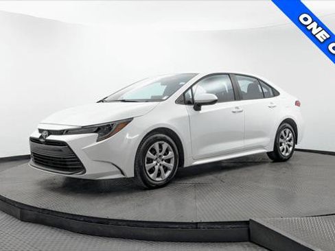 Used 2026 Toyota Corolla LE FWD image 2
