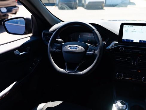 Used 2025 Ford Escape ST-Line Select AWD/4WD image 9