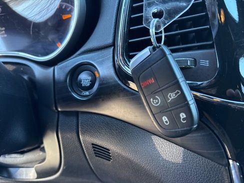 Used 2022 Jeep Grand Cherokee Laredo X image 40