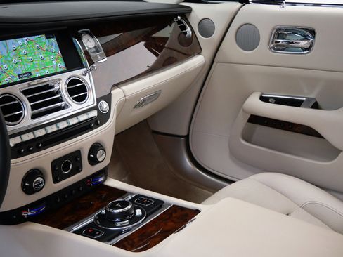 Used 2019 Rolls-Royce Wraith image 30