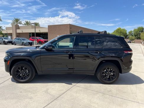 Certified 2024 Jeep Grand Cherokee Altitude AWD/4WD image 10
