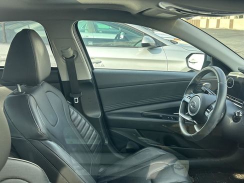 Used 2022 Hyundai Elantra Limited image 8