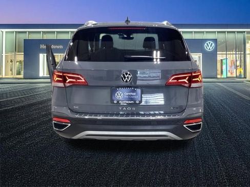 Used 2023 Volkswagen Taos SE w/ Panoramic Sunroof Package AWD/4WD image 28