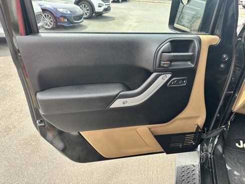 Used 2012 Jeep Wrangler Sahara w/ Connectivity Group image 10