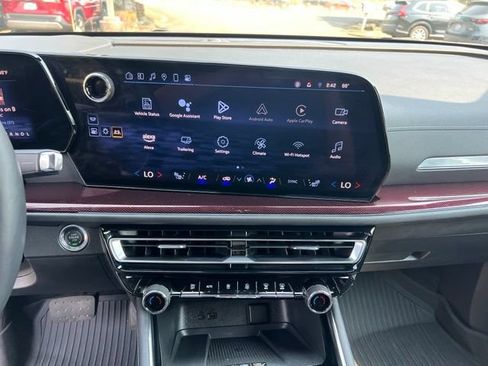 Used 2024 Chevrolet Traverse Z71 w/ LPO, Floor Liner Package AWD/4WD image 27