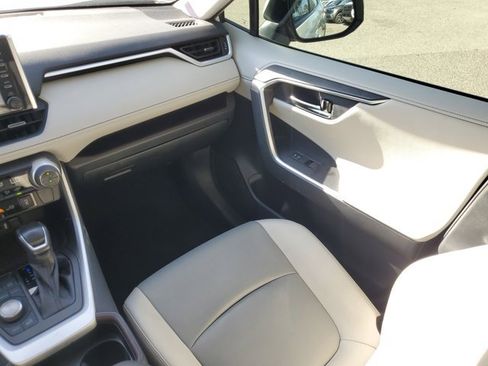 Used 2019 Toyota RAV4 Limited image 21