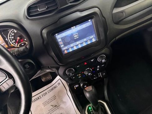 Used 2018 Jeep Renegade Altitude image 25
