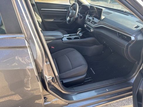 Used 2018 Chrysler Pacifica Touring Plus w/ Tire & Wheel Group image 19