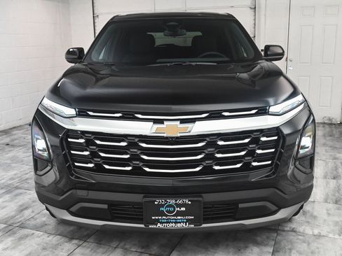 Used 2026 Chevrolet Equinox LT image 2