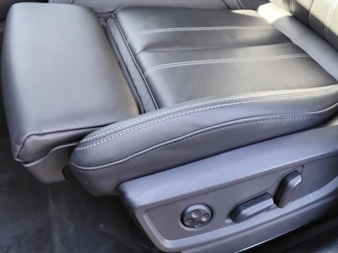 Certified 2025 Audi Q5 e Premium Plus w/ Premium Plus Package image 17