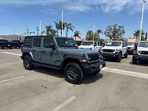 Used 2025 Jeep Wrangler Unlimited Sport AWD/4WD image 2