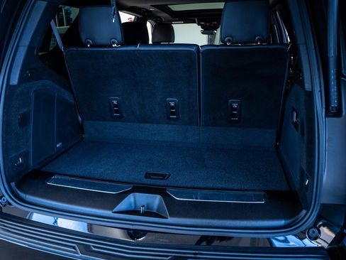 Used 2022 Cadillac Escalade Premium Luxury image 60