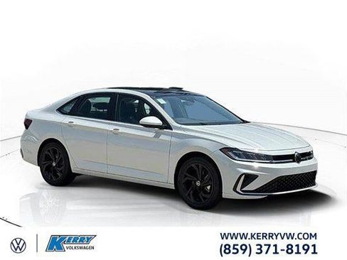 New 2025 Volkswagen Jetta SE image 1