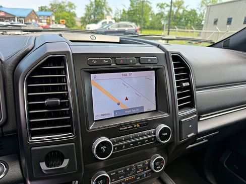 Used 2021 Ford Expedition Max Limited AWD/4WD image 16