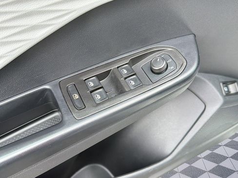 Certified 2024 Volkswagen Taos S FWD image 12