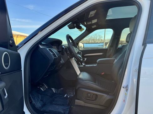 New 2024 Land Rover Discovery Dynamic SE image 9