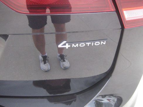 Used 2023 Volkswagen Tiguan SE w/ Panoramic Sunroof Package AWD/4WD image 7