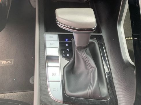 Used 2023 Hyundai Elantra SEL w/ Convenience Package image 18