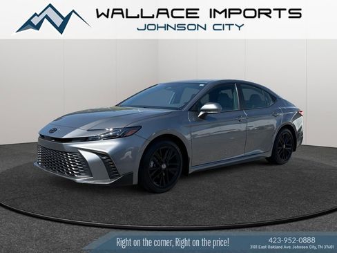 Used 2025 Toyota Camry SE w/ Convenience Package FWD image 3