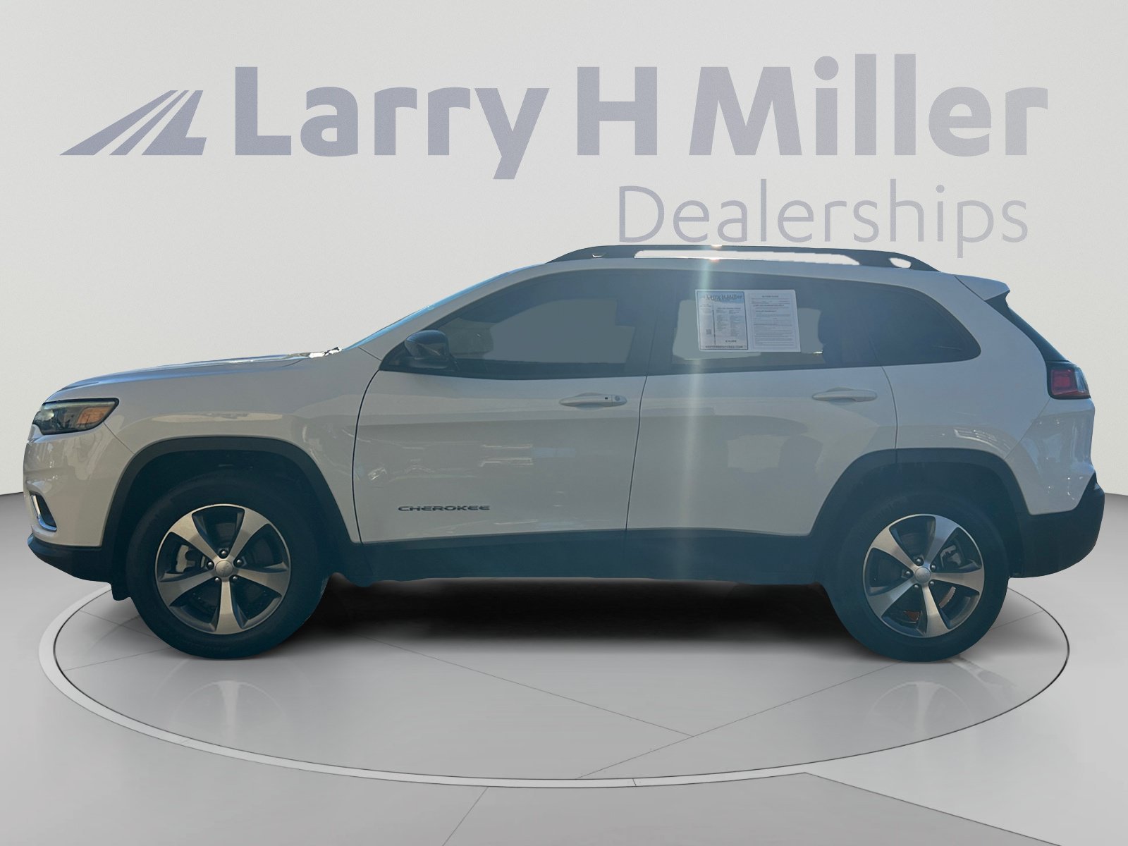 Used 2022 Jeep Cherokee Limited AWD/4WD image 3