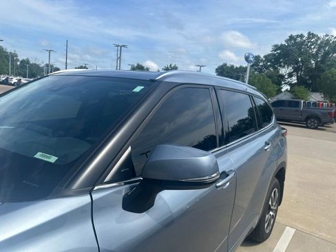 Used 2021 Toyota Highlander XLE w/ Protection Package #3 (TMS) AWD/4WD image 5