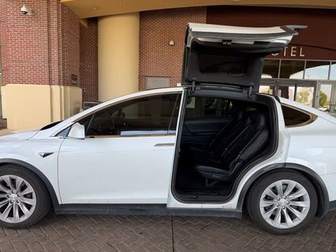 Used 2018 Tesla Model X AWD/4WD image 8