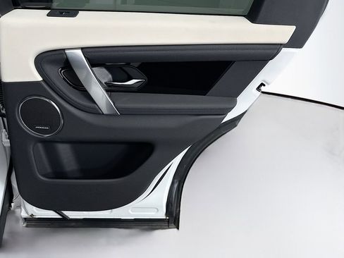 Used 2025 Land Rover Discovery Sport S image 26