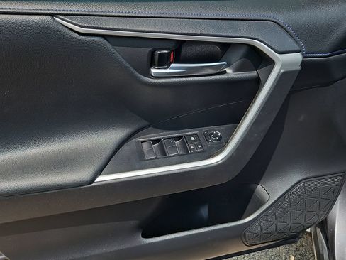 Used 2021 Toyota RAV4 XSE AWD/4WD image 18