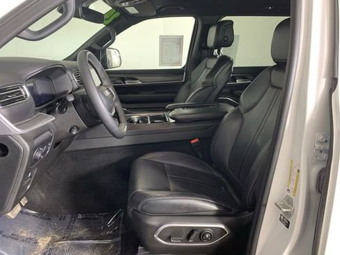 Used 2024 Jeep Wagoneer Series II w/ Flexible Seating Group image 14