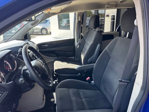 Used 2018 Dodge Grand Caravan SE w/ UConnect Hands-Free Group image 10