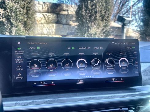 Used 2023 BMW X7 M60i w/ Executive Package image 28