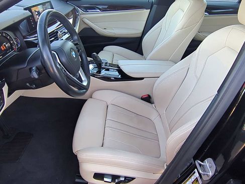 Used 2017 BMW 530i xDrive image 16