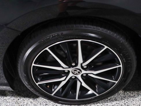 Used 2022 Toyota Camry SE FWD image 11