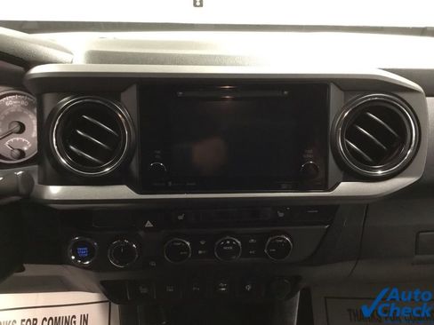 Used 2016 Toyota Tacoma TRD Off-Road w/ Premium & Technology Package image 43